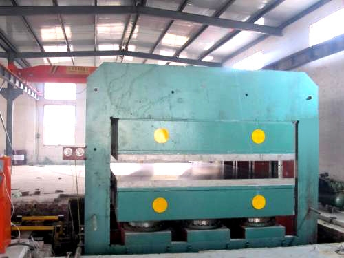 大型框架硫化機(jī)1